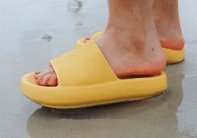 Women Thick Platform Cloud Slippers Indoor Home Eva Soft Sole Pillow Slides Sandals