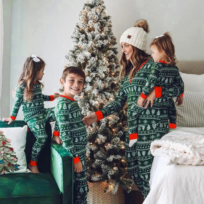 2025 Christmas Family Pajamas Set Green Family Look Matching Adult Women Mom Me Kids Xmas Clothes Sleepwear Baby Romper Outfits