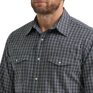 Wrangler men's Long Sleeve black plaid shirt