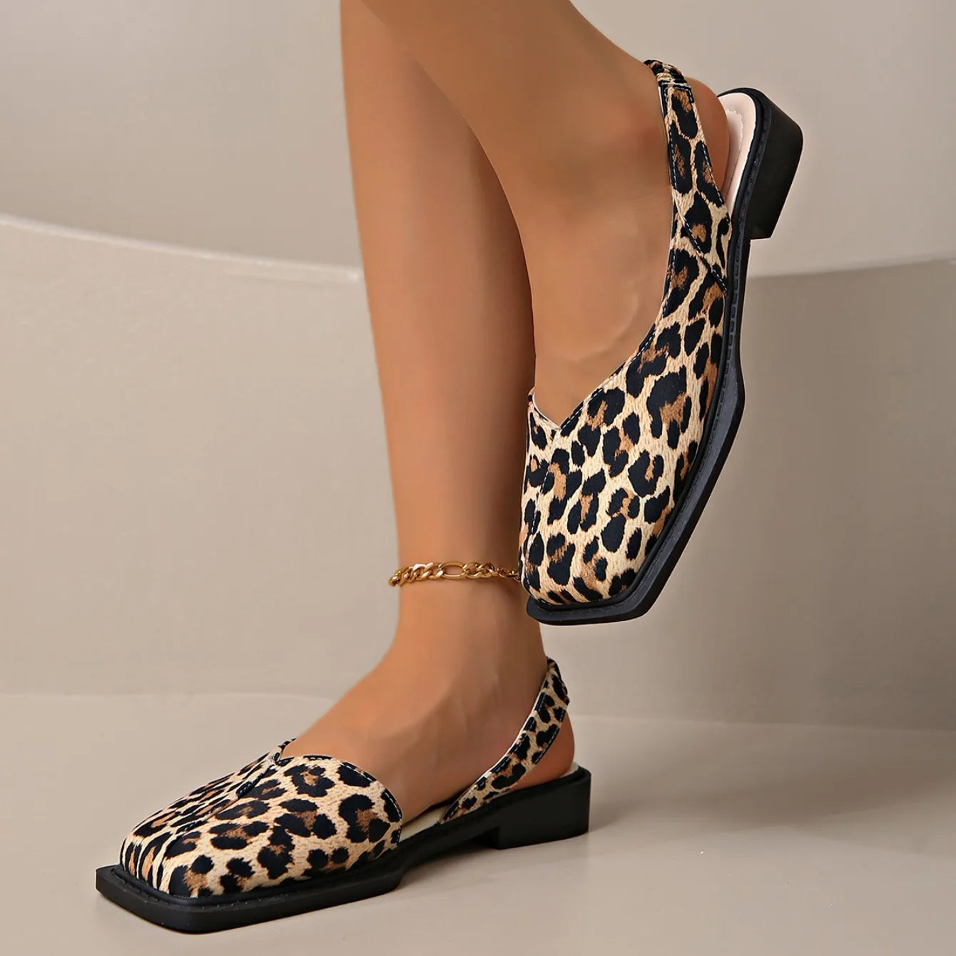 Women Sexy Sandals Elegant Square Toe Causal Flat Shoes for Women Fashion Low Heels Sandals Brand Designer Women Party Shoes