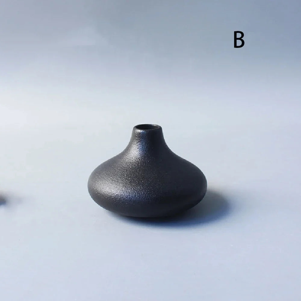 Black small vase simple Japanese decoration