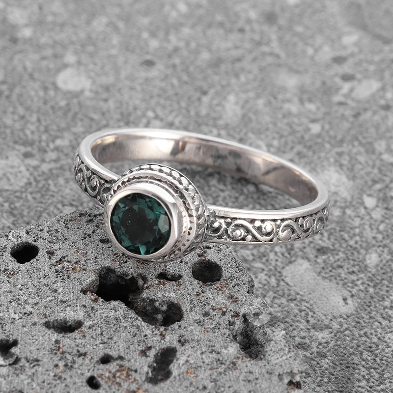 Exquisite Vintage Green Zircon Ring for Women Simple Charm Banquet Party Birthday Anniversary Gift