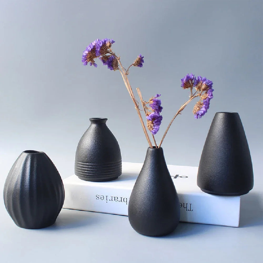 Black small vase simple Japanese decoration