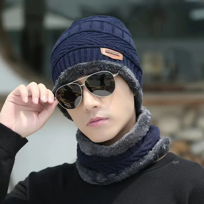 Fashionable hats and scarves, knitted hat and scarf sets, creating a simple and fashionable style; Warm and comfortable
