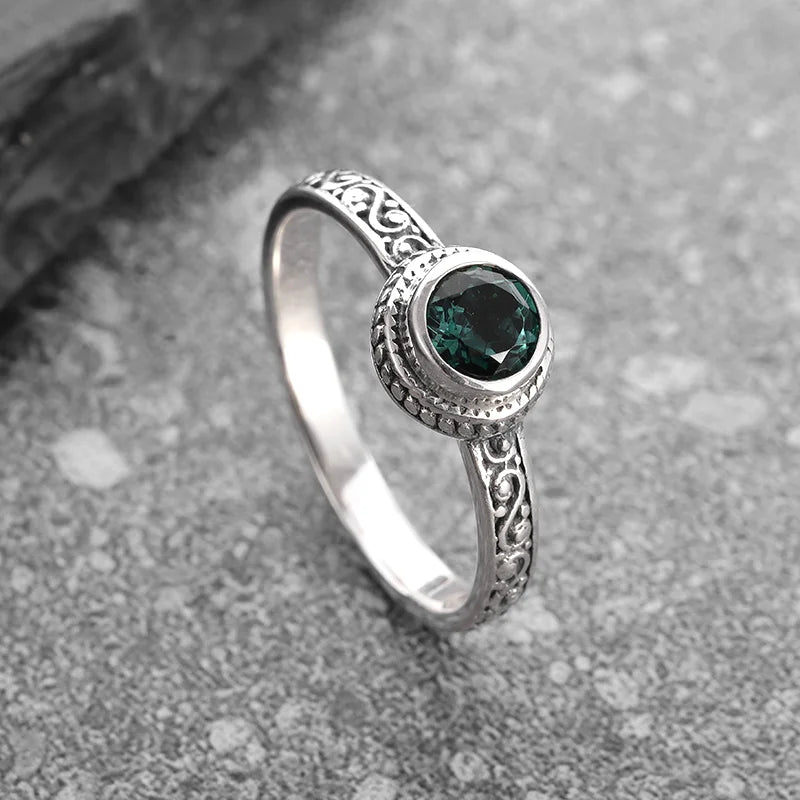 Exquisite Vintage Green Zircon Ring for Women Simple Charm Banquet Party Birthday Anniversary Gift