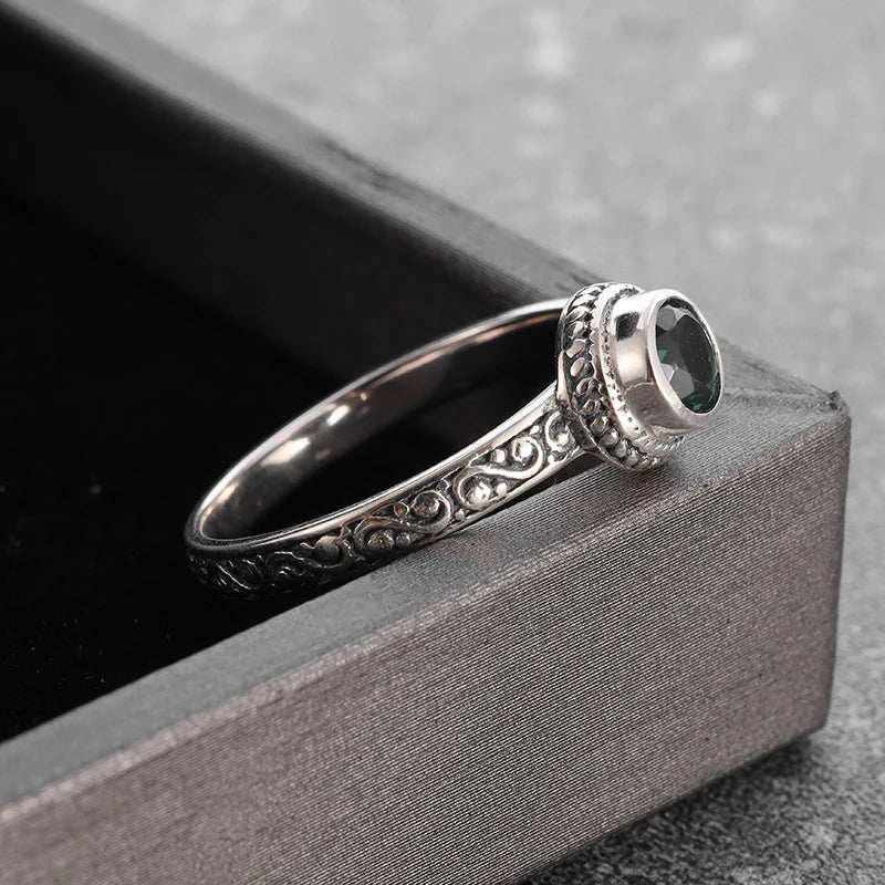 Exquisite Vintage Green Zircon Ring for Women Simple Charm Banquet Party Birthday Anniversary Gift