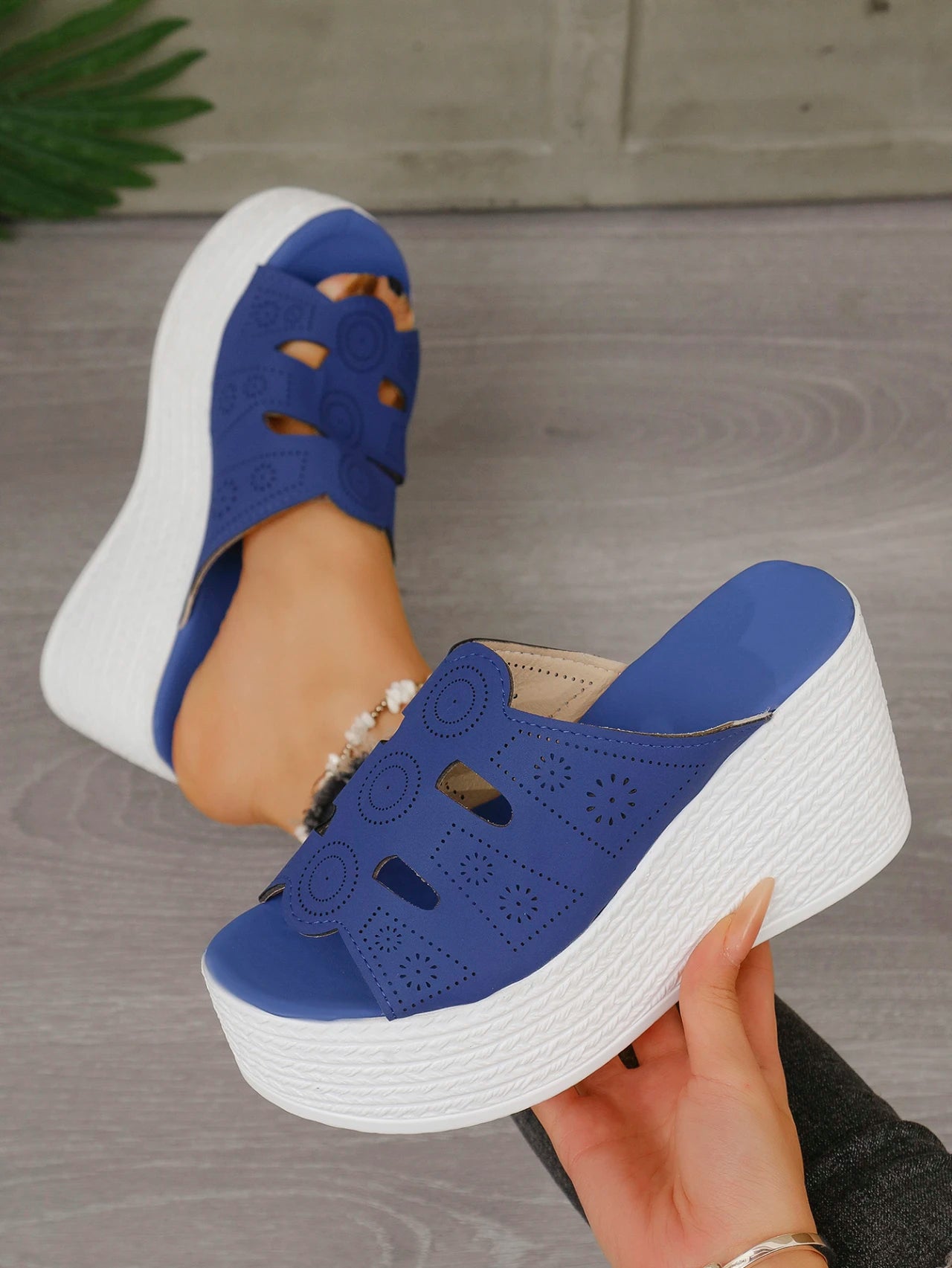 Women Fashion Hollow Out Wedge Heel Sandals Peep Toe Chunky Platform Sandals Summer Anti Slip Thick Bottom Beach Slippers