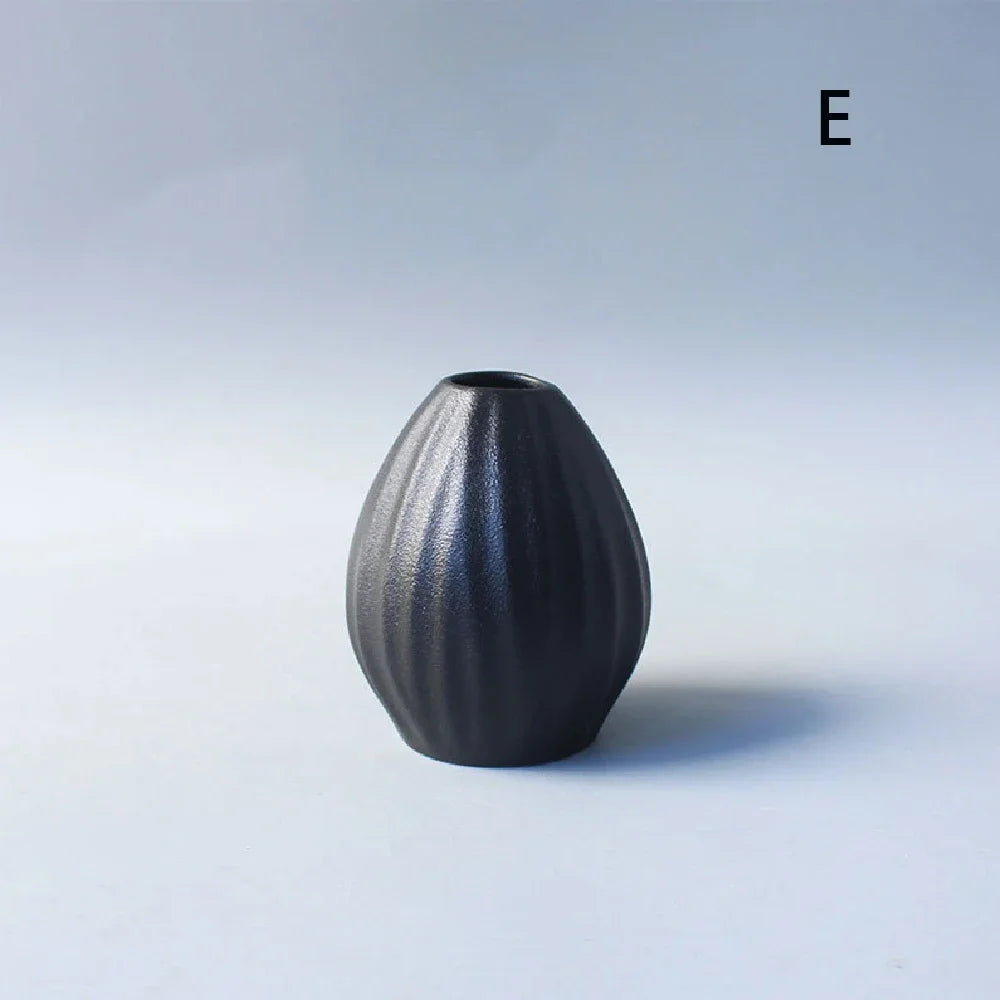 Black small vase simple Japanese decoration