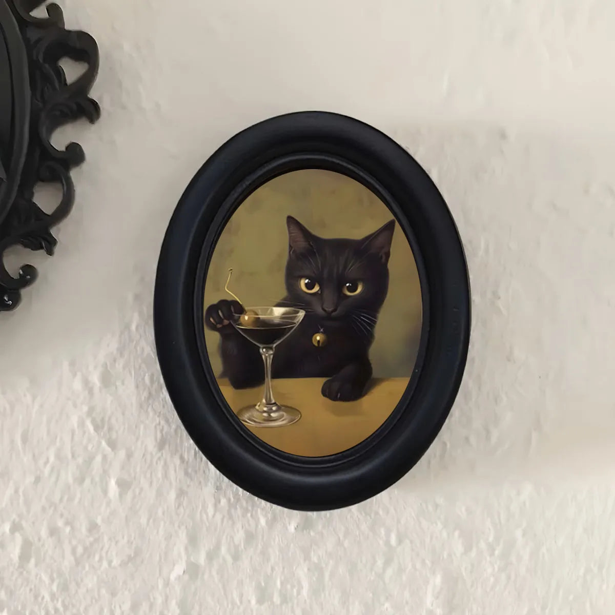 1 Piece of Vintage Wall Decoration Featuring a Black Cat Drinking a Martini Cocktail, Black Oval Frame Decoration, Gothic Style Cat Elements, Fun Bar Decoration, Exclusive Gift for Cat Lovers