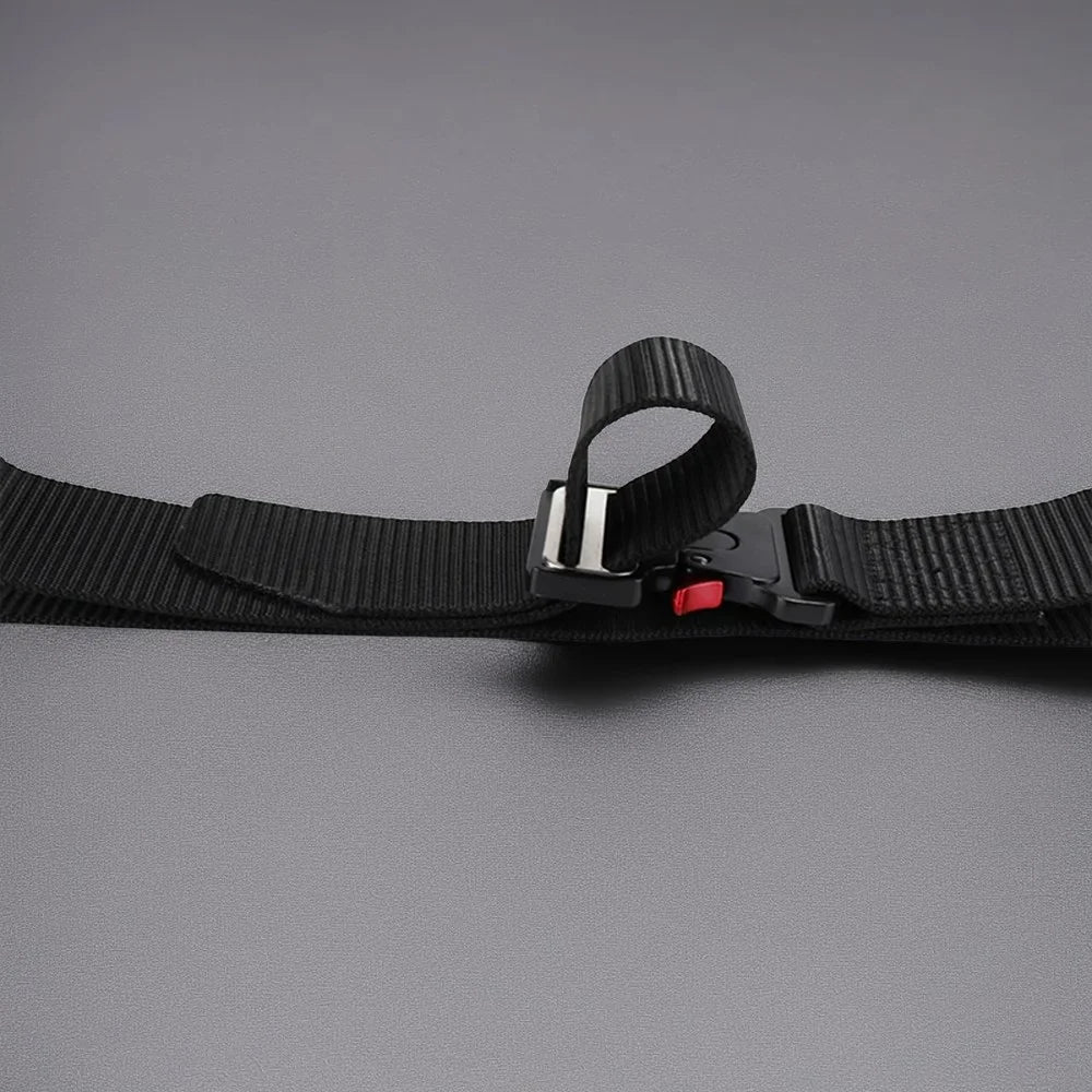 Men's sports belt, made of dark nylon material, with quick release metal buckle, ideal for outdoor and daily use