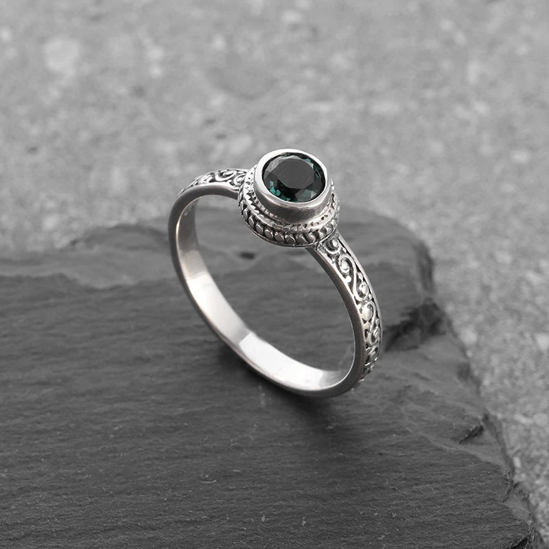 Exquisite Vintage Green Zircon Ring for Women Simple Charm Banquet Party Birthday Anniversary Gift