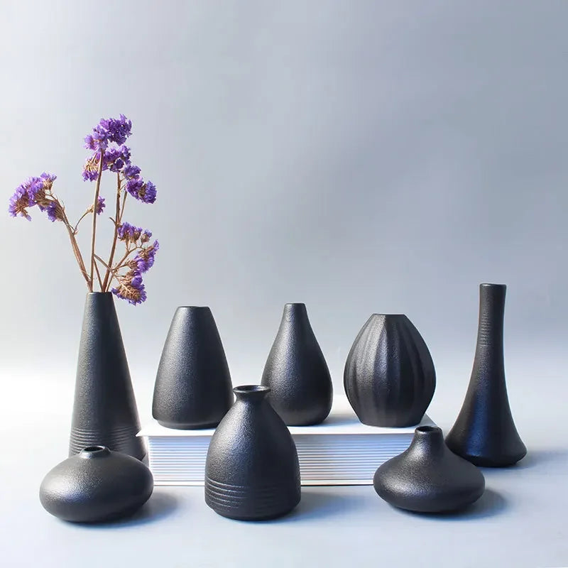 Black small vase simple Japanese decoration