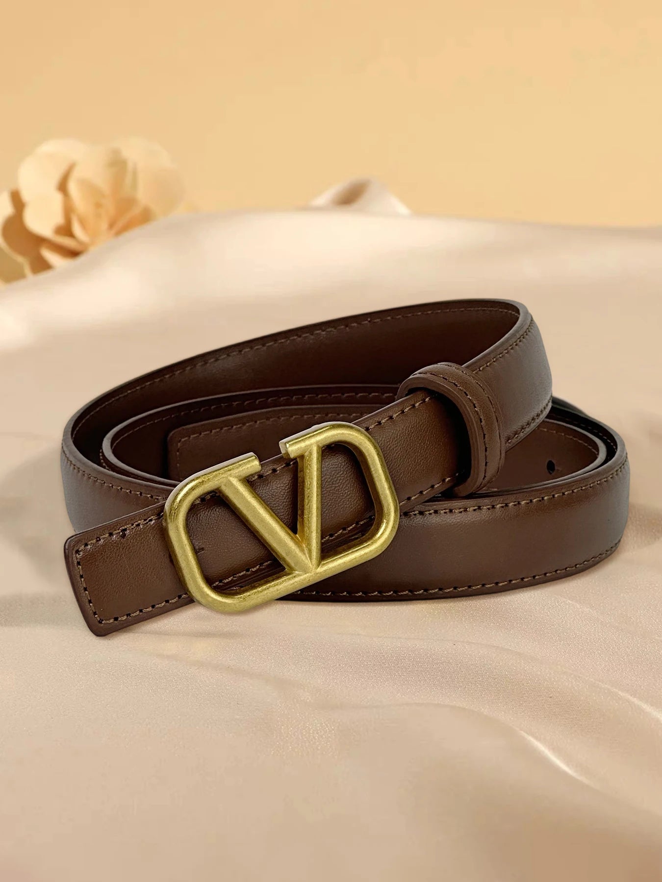 Women's belt with V letter alloy buckle, meticulously crafted from durable PU material. Featuring a sleek, modern design that ex