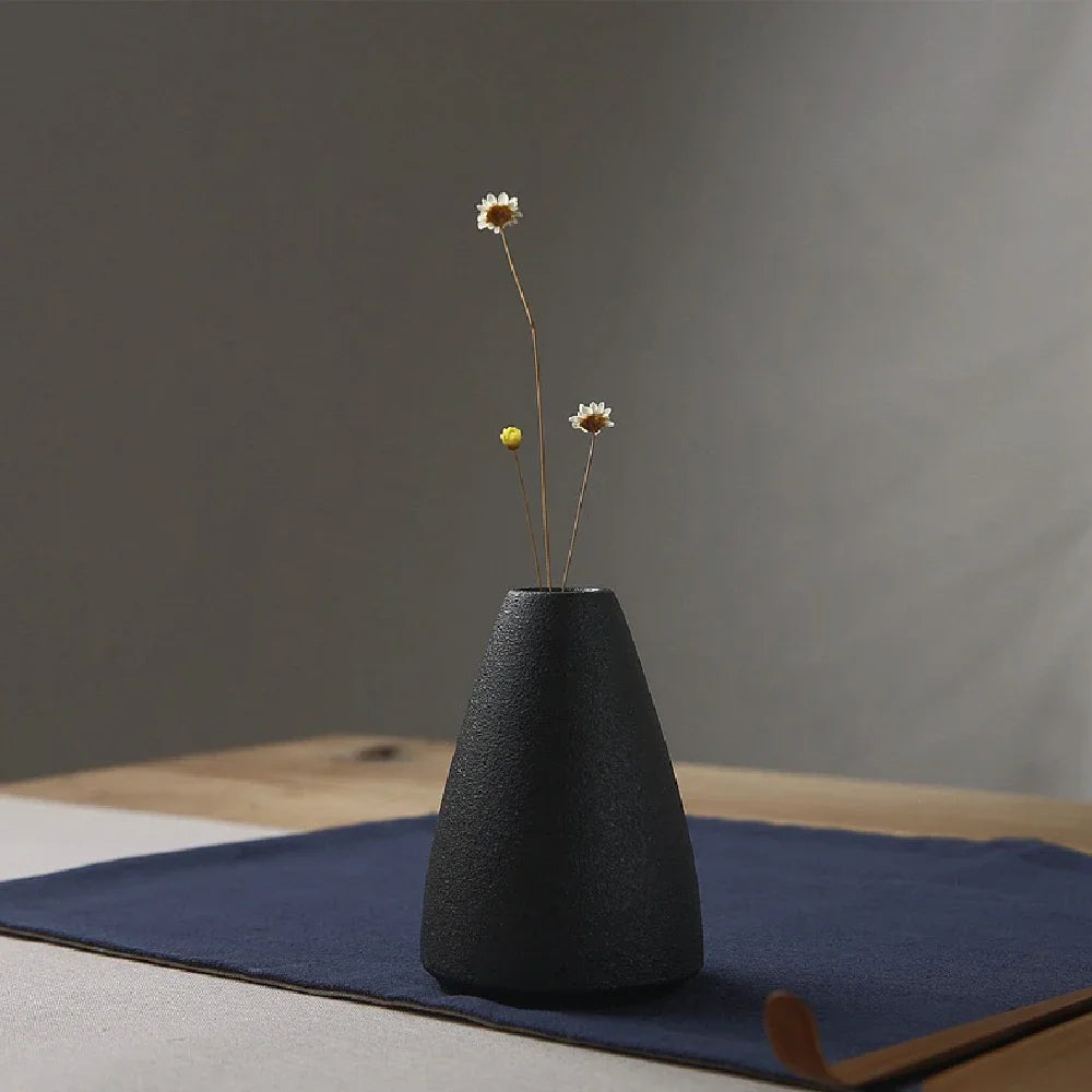Black small vase simple Japanese decoration