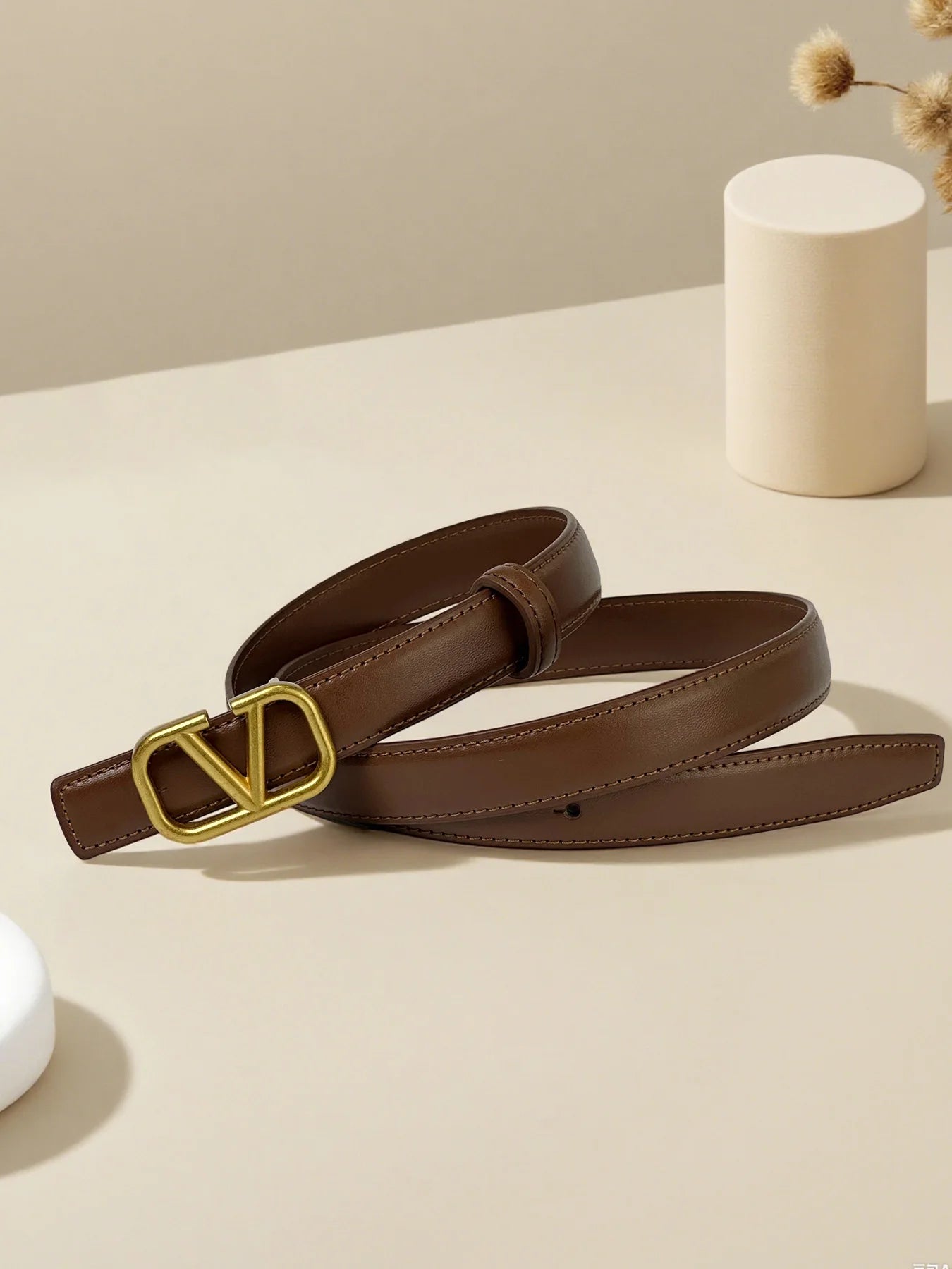 Women's belt with V letter alloy buckle, meticulously crafted from durable PU material. Featuring a sleek, modern design that ex