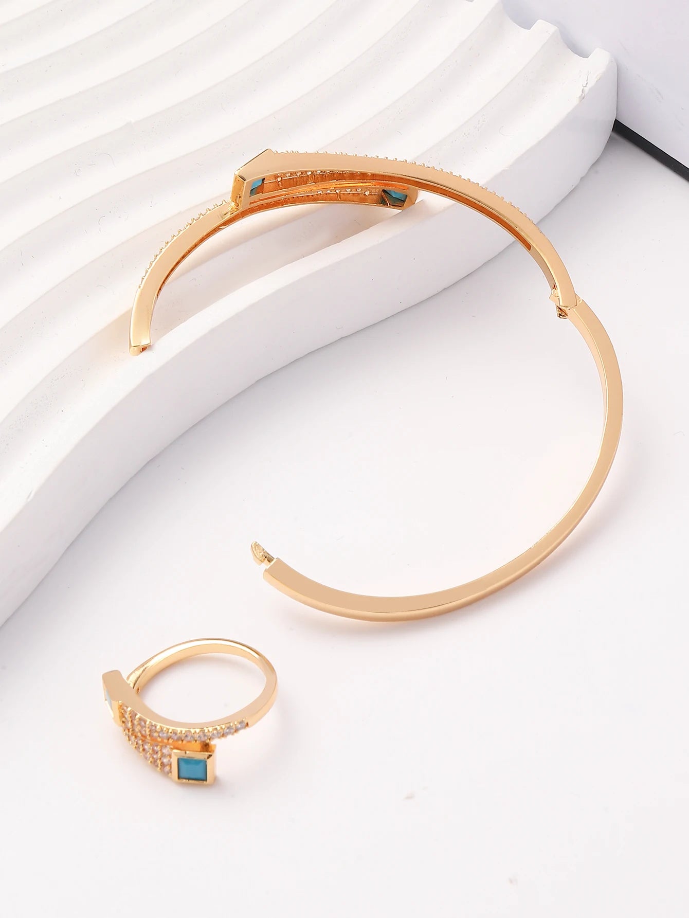 A set of women's new European and American light luxury exquisite trend turquoise zirconium inlaid bracelet ring set