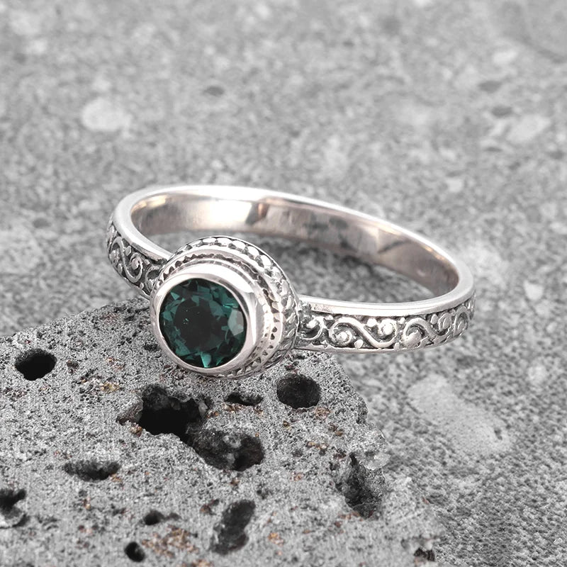 Exquisite Vintage Green Zircon Ring for Women Simple Charm Banquet Party Birthday Anniversary Gift